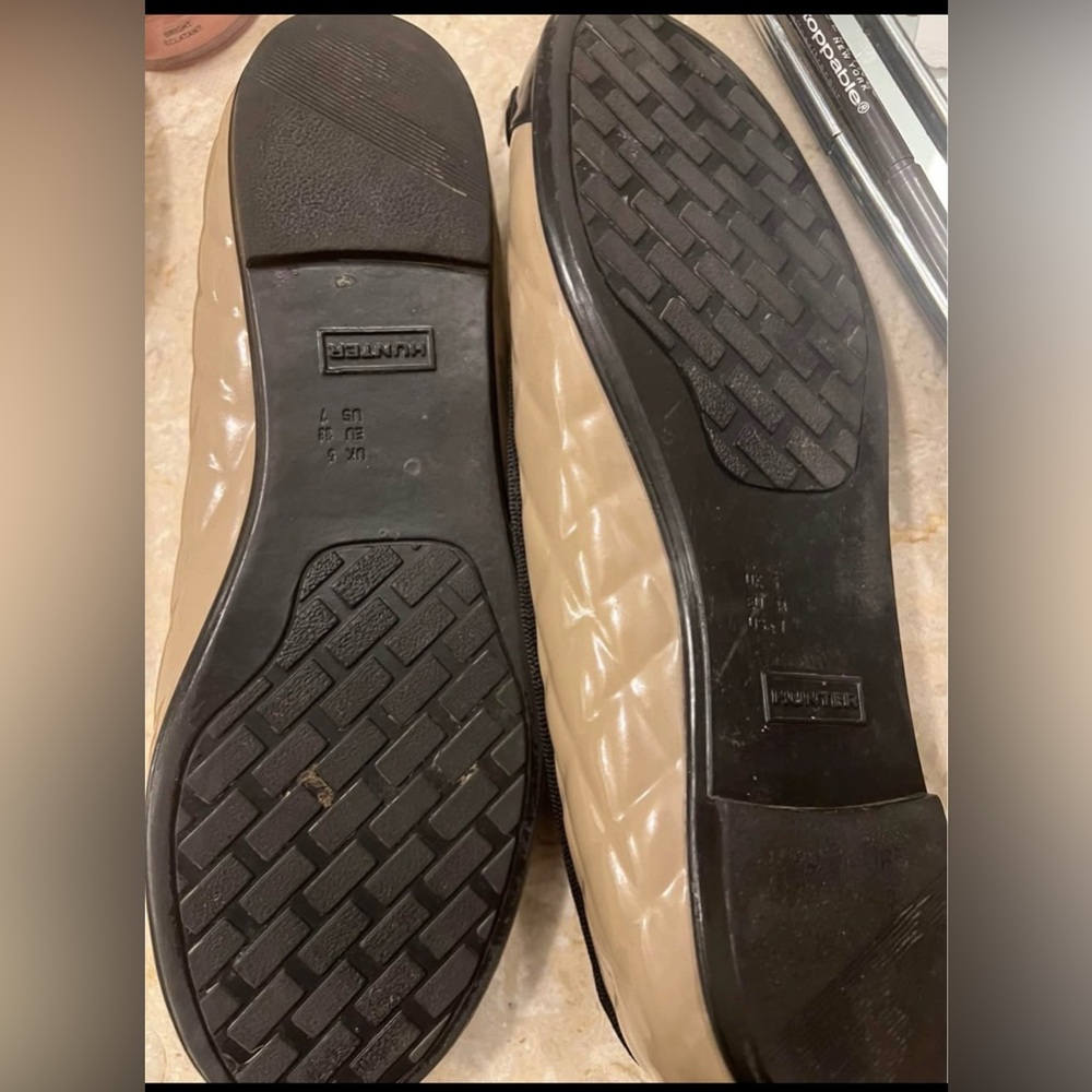 Hunter Black and Beige Quilted Women's Flats - Picture 5 of 7